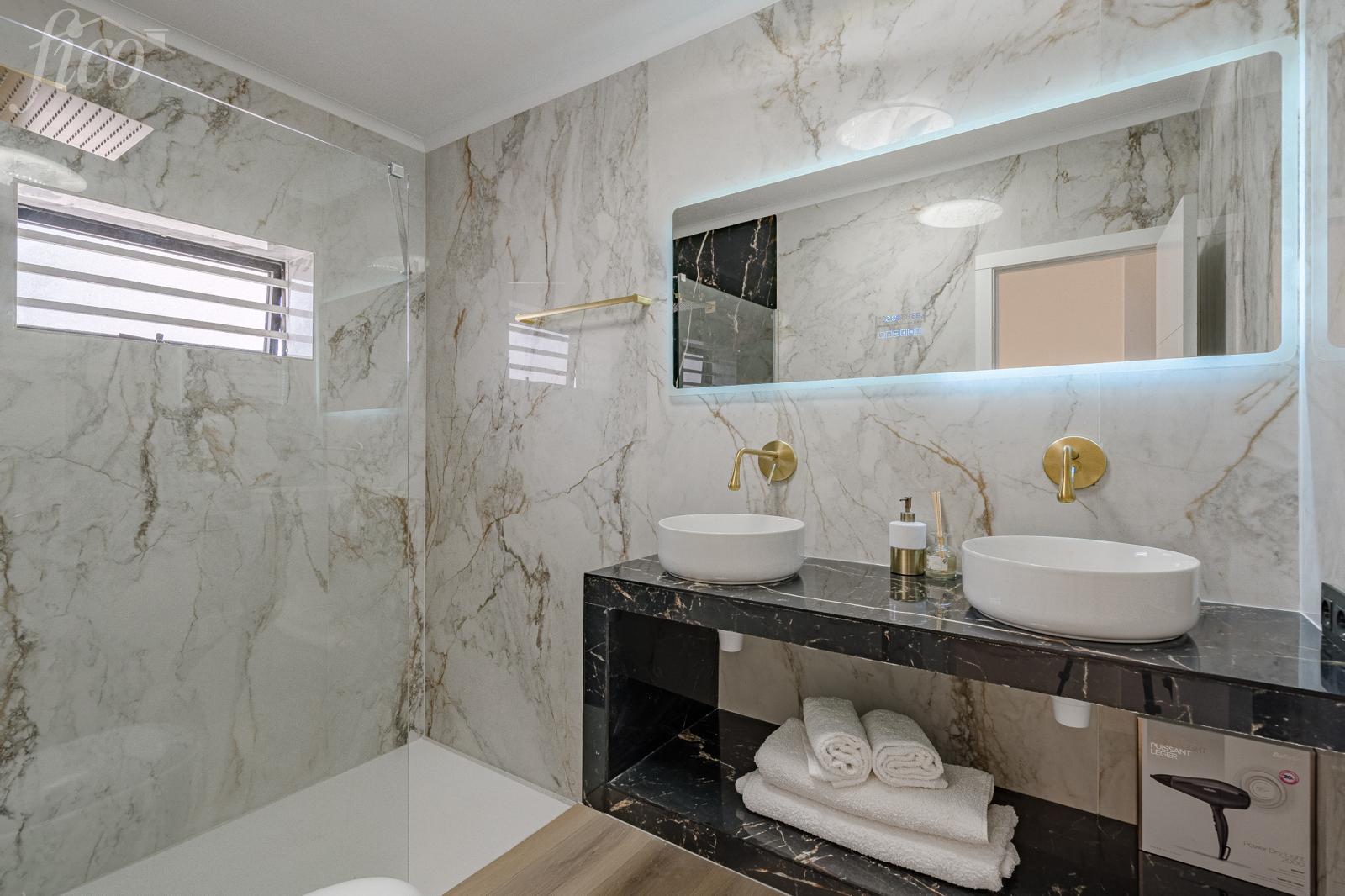 Tenerife - San Eugenio Alto, Costa Adeje 8